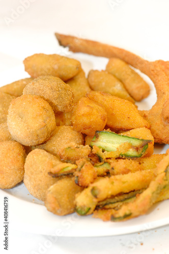 Mixed fried all'ascolana includes olives all'ascolana, artichokes, courgettes, lamb cutlets and fried cream.