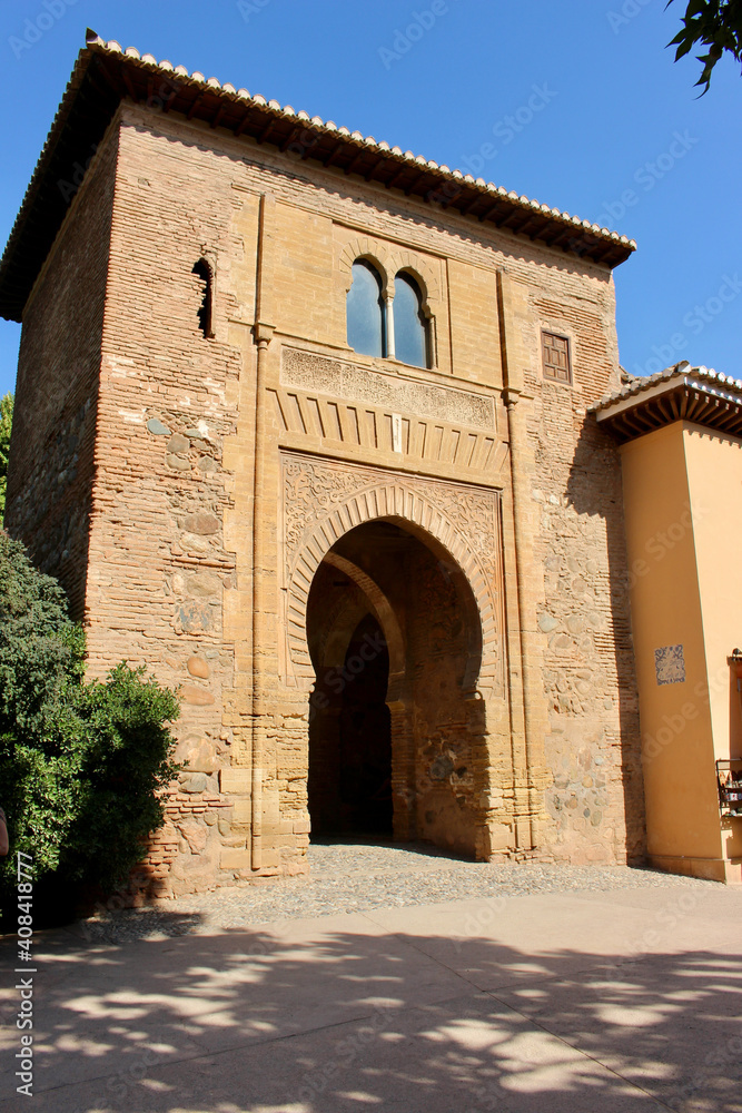 Die Puerta del Vino (Weintor) in der Alhambra, Granada