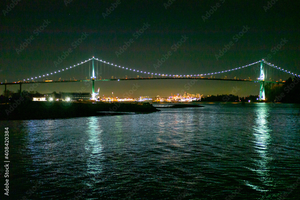 Naklejka premium バンクーバーの橋の夜景