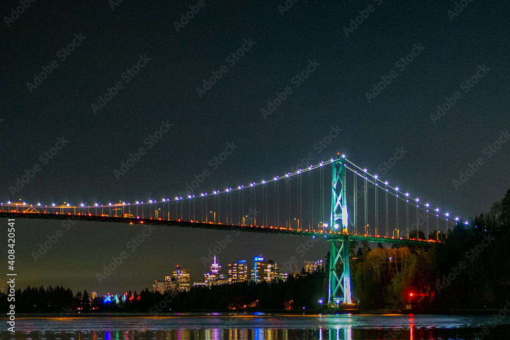 Naklejka premium バンクーバーの橋の夜景