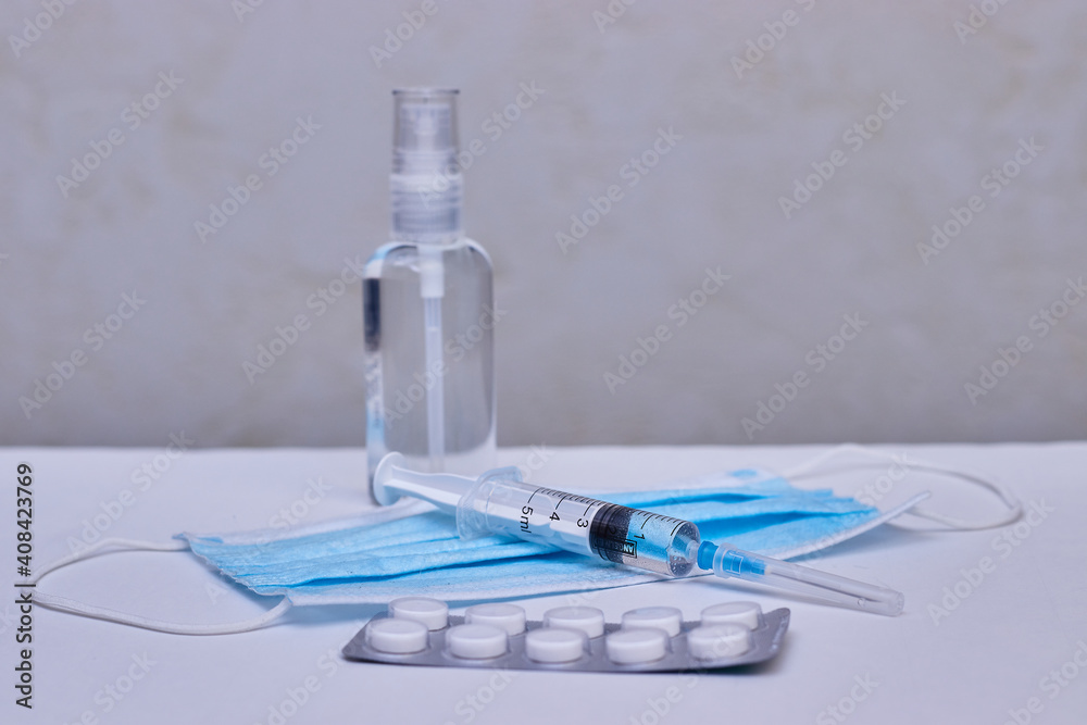 Syringe, facemask and pills. Treatment of the disease. Vaccination of people. Syringe, facemask and pills. Treatment of the disease. Vaccination of people.