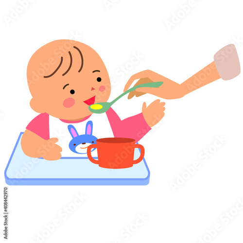 離乳食を喜んで食べる女の赤ちゃん