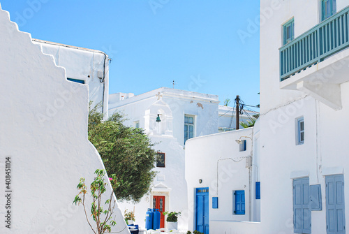 white houses in oia city