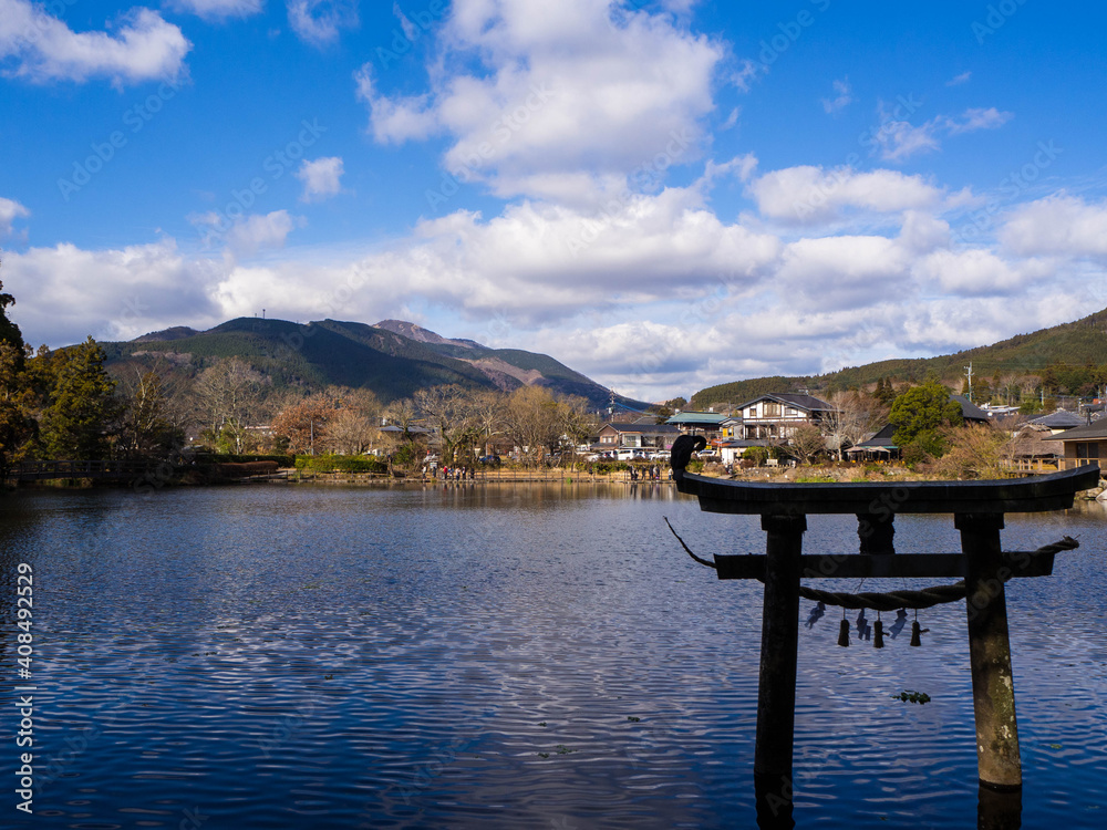 日本の観光地　大分県湯布院　美しい金鱗湖