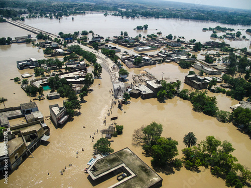 Foto Pakistan floods in 2010 in the SWAT valley.