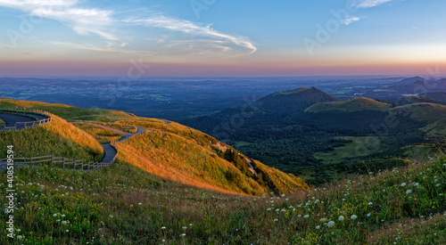 Obraz na płótnie Chaine des Puys, volcans, Puy de Dôme, Auvergne, Auvergne-rhone-alpes, France