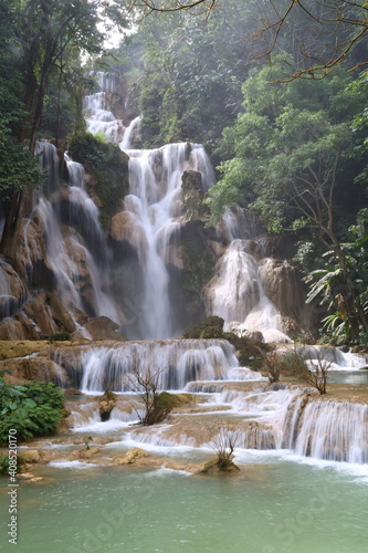 Fototapeta Naklejka Na Ścianę i Meble -  Laos Luang Prabang Kuangsi waterfall