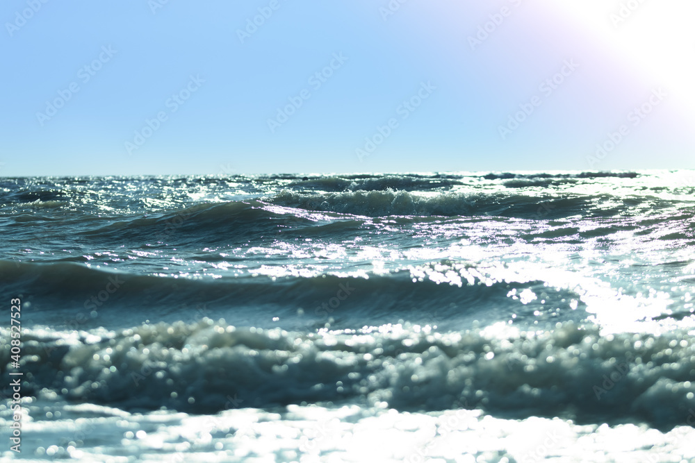 Obraz premium blue waves in the ocean at dawn