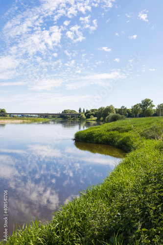 Fluss Weser in Petershagen im Mai