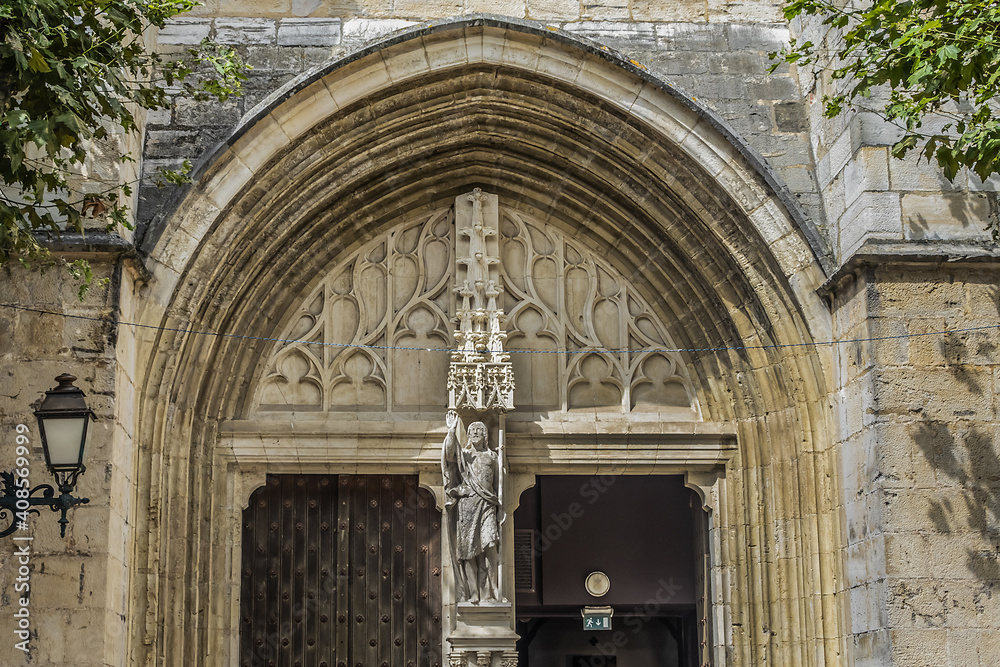 Fototapeta premium Saint Jean Baptiste (Eglise Saint-Jean-Baptiste, XV century) - biggest church in Basque Country, dedicated to Saint Jean Baptiste, patron of city. Saint Jean de Luz, Basque Coast, South West France.