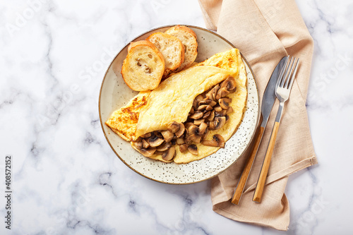 Bild auf Leinwand Omelet with champignons in plate on marble background