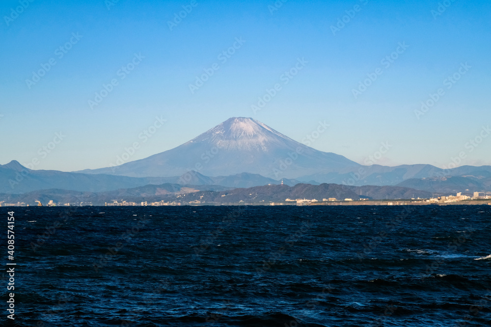 神奈川県、江ノ島から見る富士山