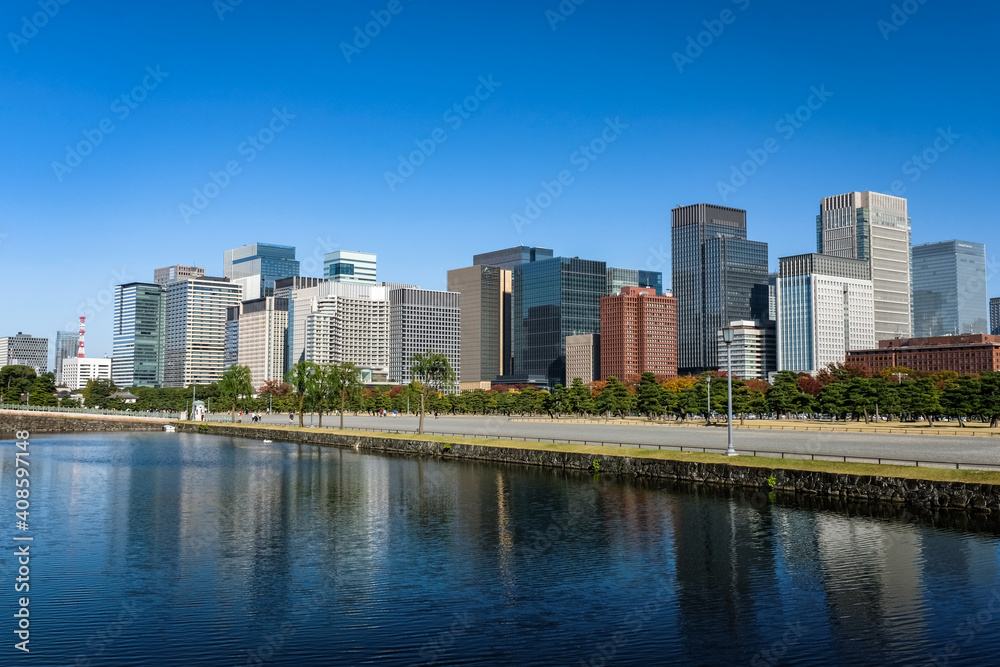 東京都 皇居前広場と丸の内、高層ビル群