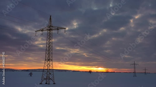 Stromversorgung über Land mit Hochspannungsleitung - Energietrasse - Luftaufnahme photo