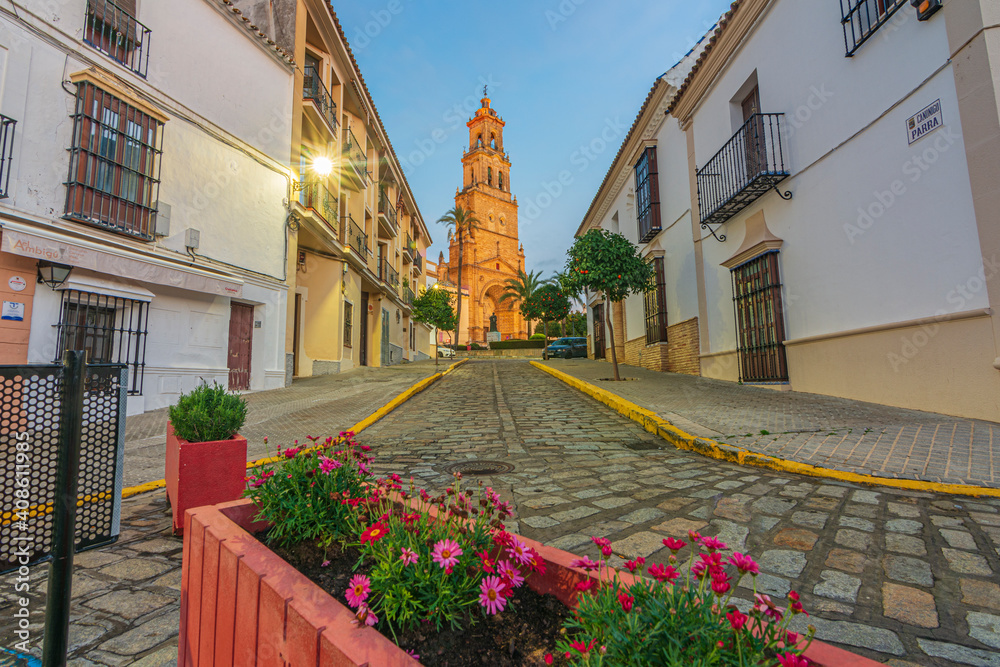 Fototapeta premium Una fotografía de la Parroquia de Santa María en Utrera.