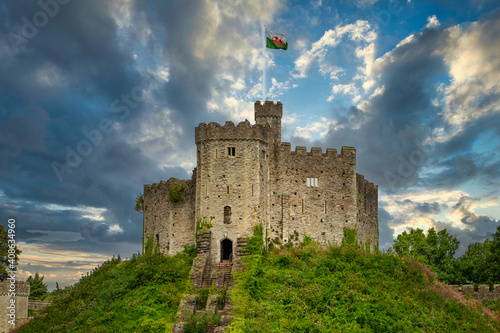 Obraz na płótnie 563 / 5000
Wyniki tłumaczenia
Cardiff Castle is a historic complex in the heart of the Welsh capital and is one of the country's most popular attractions. w salonie