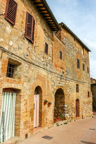 Fototapeta Naklejka Na Ścianę i Meble -  San Gimignano, Italy. Beautiful architecture of San Gimignano, small city in Toscana region.