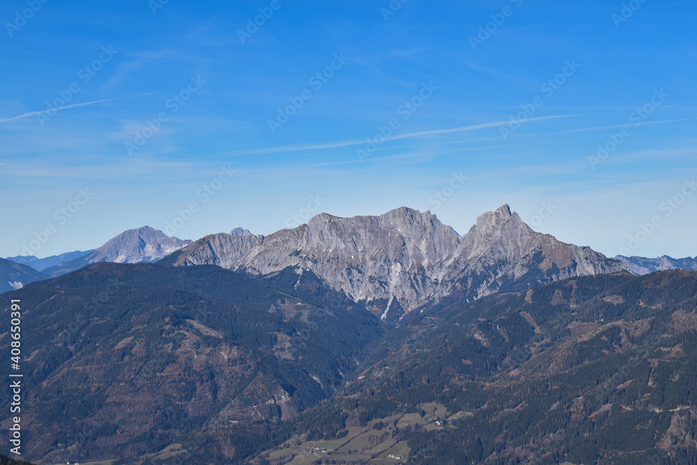 Blick auf Admonter Kalbling und Reichenstein in der Steiermark, Österreich Blick auf Admonter Kalbling und Reichenstein in der Steiermark, Österreich
