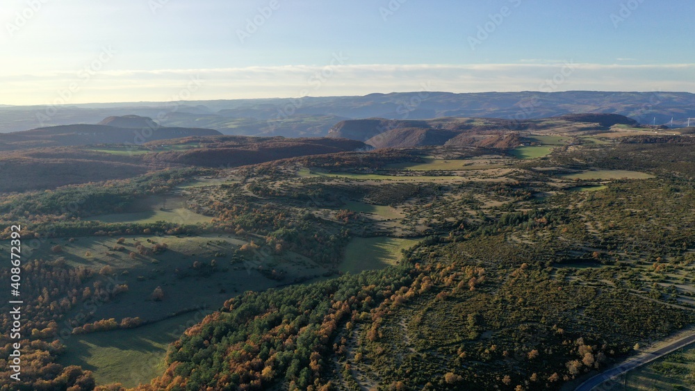 plateau du Larzac, viaduc de Millau et causses de Lozère et de l'Aveyron soleil couchant