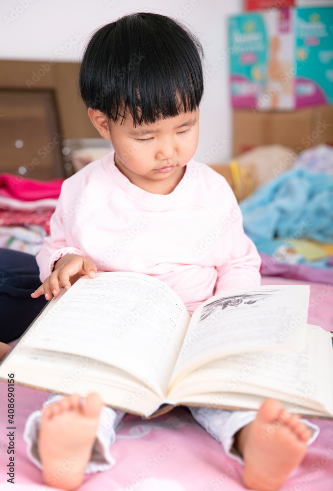 A little girl who reads carefully A little girl who reads carefully