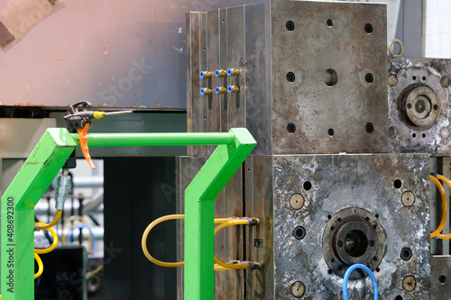 Fotografía Injection molding machines in plastics industry, in the technical department