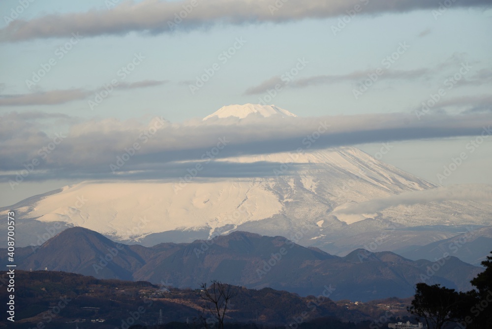 Mt.Fuji covered with snow that emerged from the clouds.