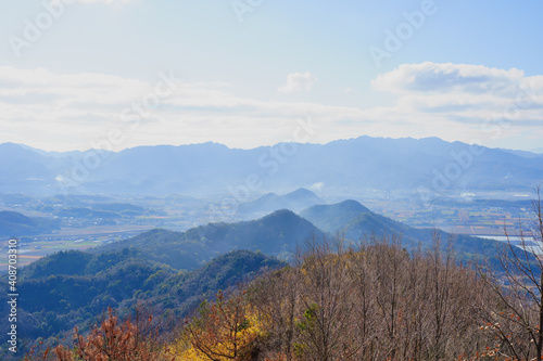 香川県さぬき市の山並み　遠方に讃岐山脈