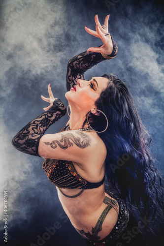 Obraz na plátně Oriental Dancer a Belly  dancer Shot in the Studio