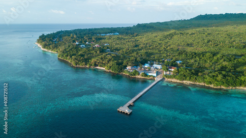 Fényképezés Wakatobi Sulawesi Indonesia - tropical island view from drone