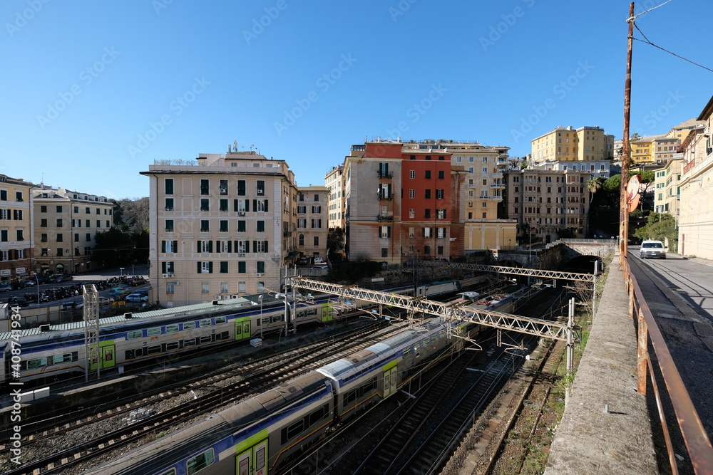 Stazione ferroviaria di Genova Brignole con le due gallerie verso Genova Principe