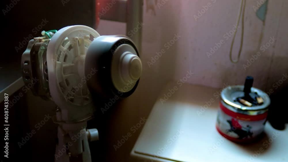 Ventilador viejo y roto que aun funciona