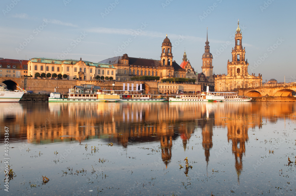 Fototapeta premium Dresden, Germany skyline with Elbe River