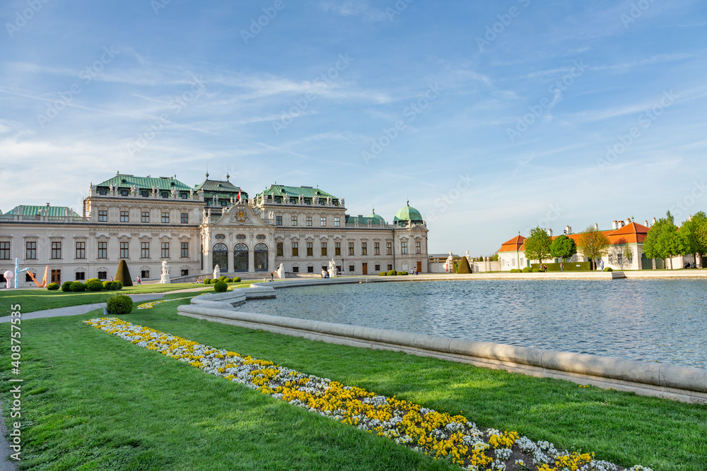 Φωτογραφία Belvedere Palace in summer, Vienna, Austria