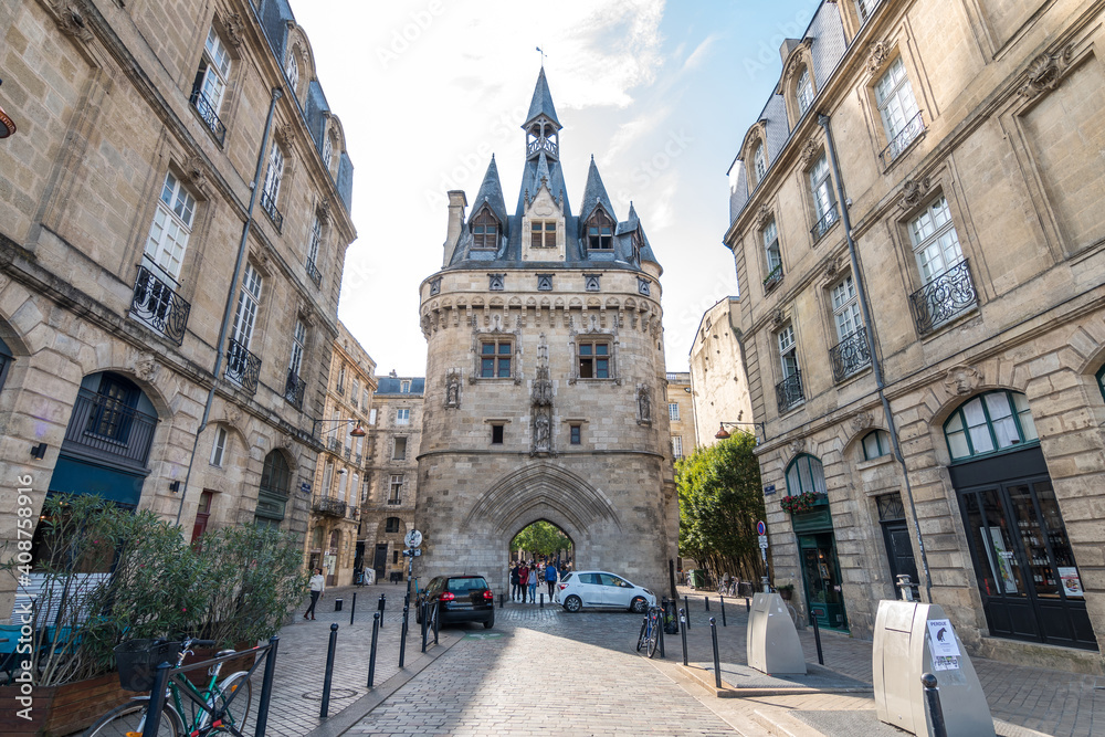 Fototapeta premium streets of bordeaux city, France