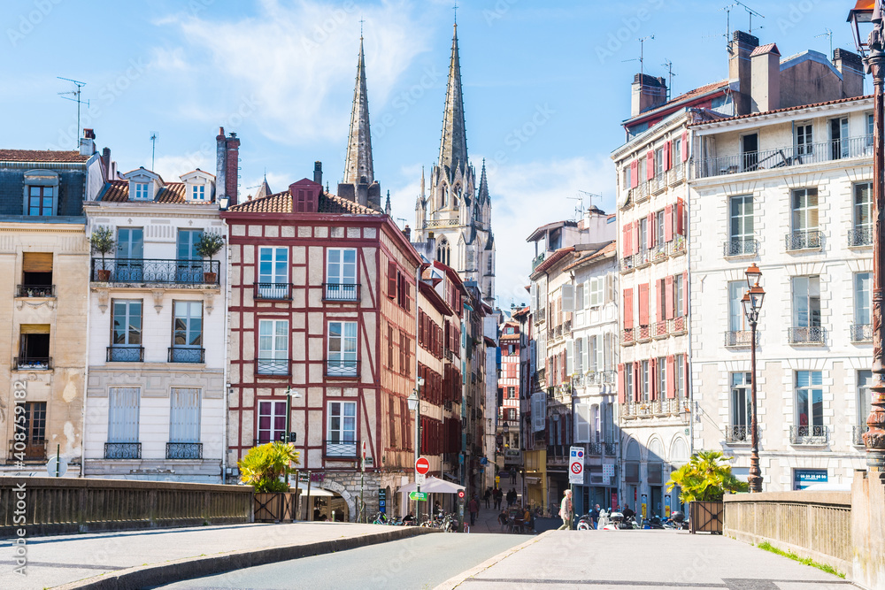 Fototapeta premium panoramic views of bayonne old town, France