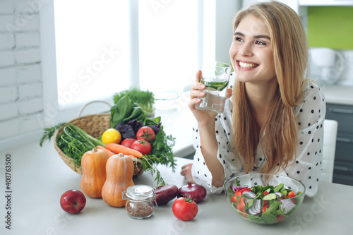 Bild auf Leinwand Woman on a diet