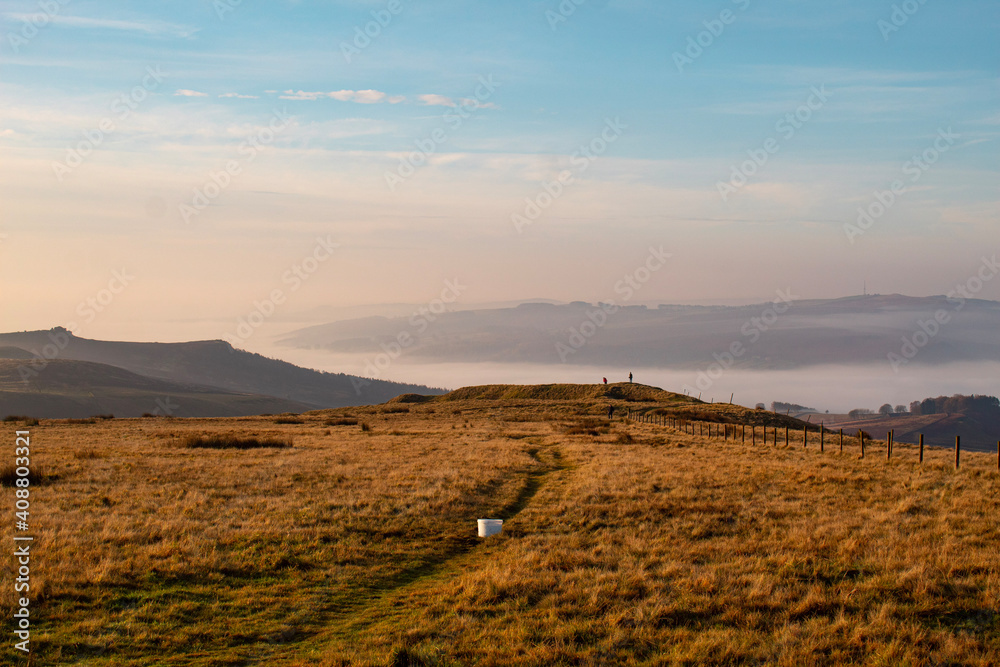Obraz premium Sunrise over mountains with fog Location Peak District