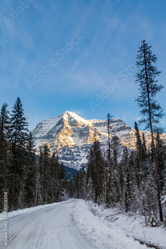 Snowy road leading to Mount Robson, in British Columbia, Canada © jonas