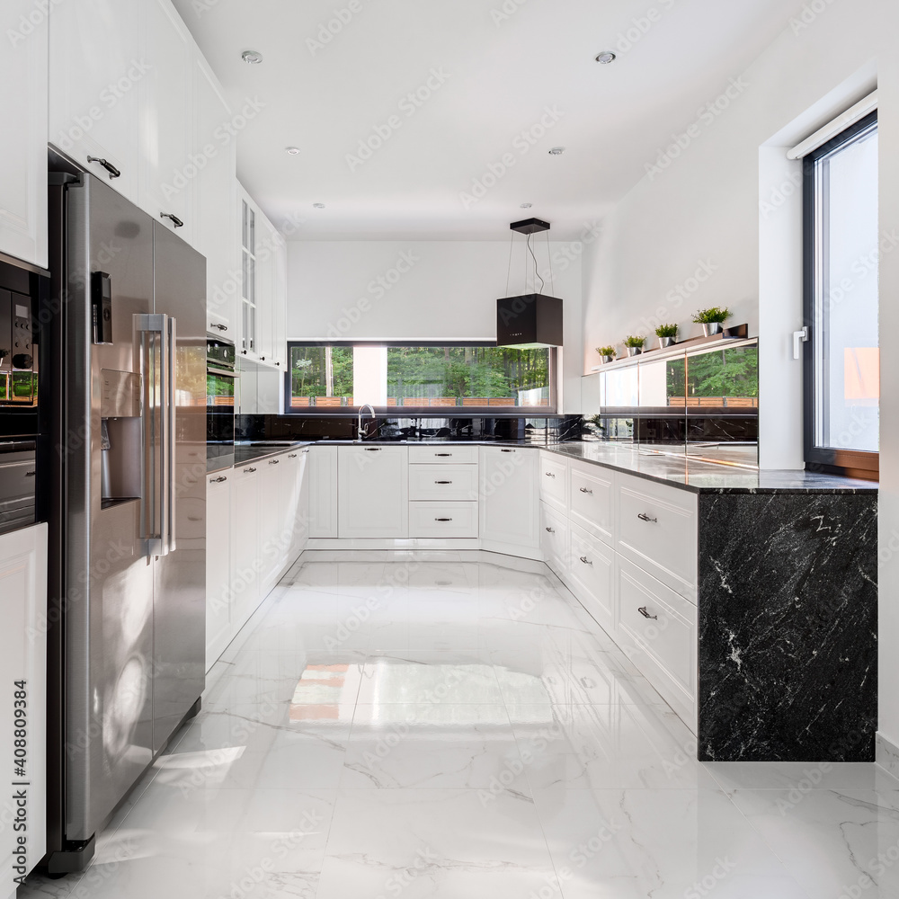 Luxury and spacious kitchen Luxury and spacious kitchen