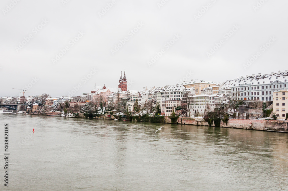 Obraz premium Basel, Münster, Kirche, Pfalz, Rhein, Rheinufer, Grossbasel, Altstadt, Altstadthäuser, Rheinbrücke, Rheinsprung, Winter, Schnee, Schweiz