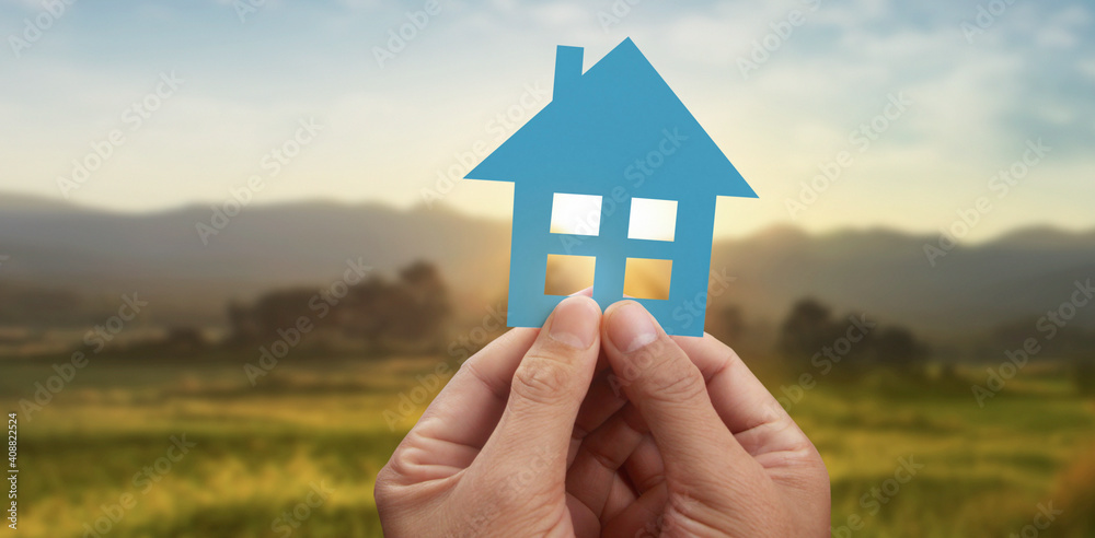 Naklejka premium Hands holding paper house, family home protecting insurance concept