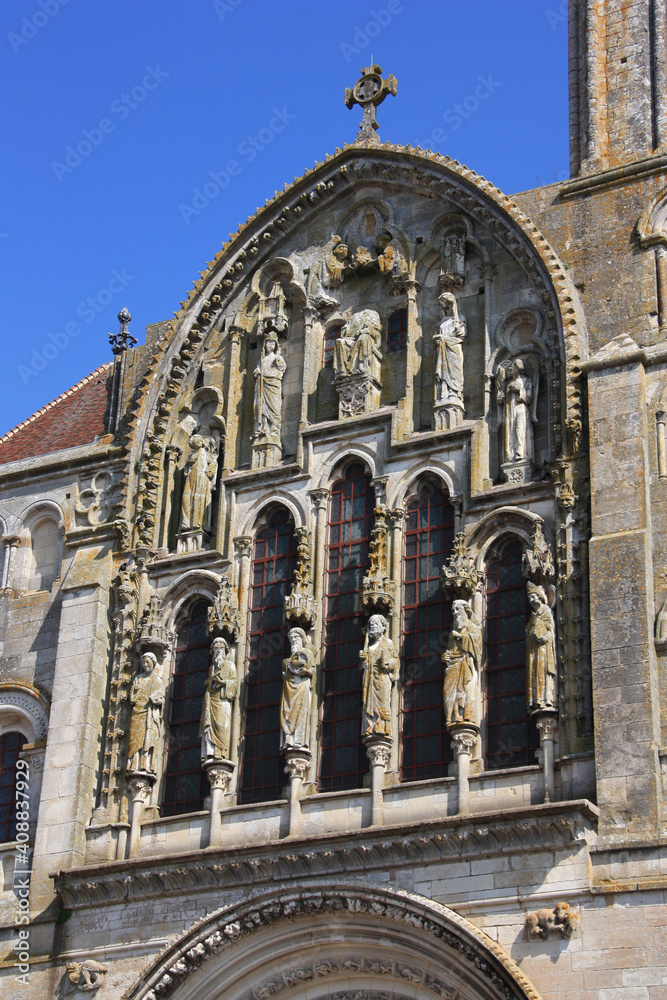 Portail de la basilique de Vézelay en Bourgogne, France