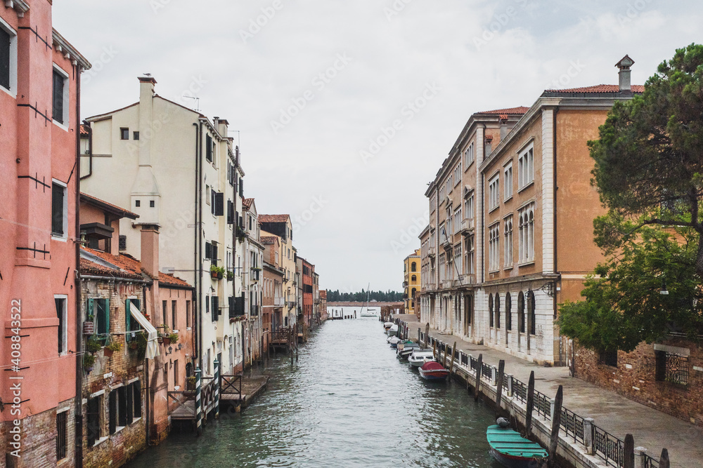Obraz premium Canal with boats between old houses in Venice, Italy