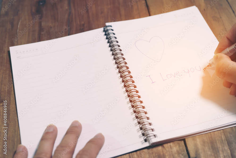 Write a love on the book to your lover on Valentine's Day.