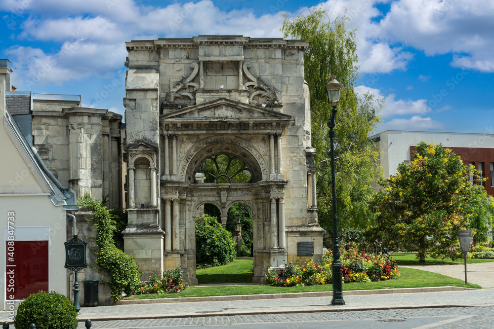 Fototapeta premium Eingangsportal der Kirche Saint-Martin in Epernay
