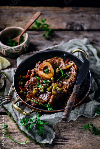 Canvastavla Veal ossobucco with green peas.selective focus