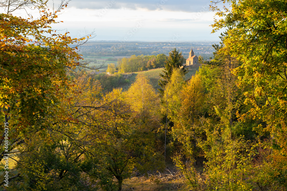 Chapelle St Valérien et plaine de la Bresse en automne, Journans, Ain, France
