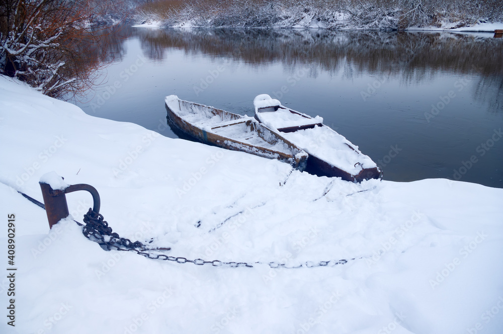 Naklejka premium winter river