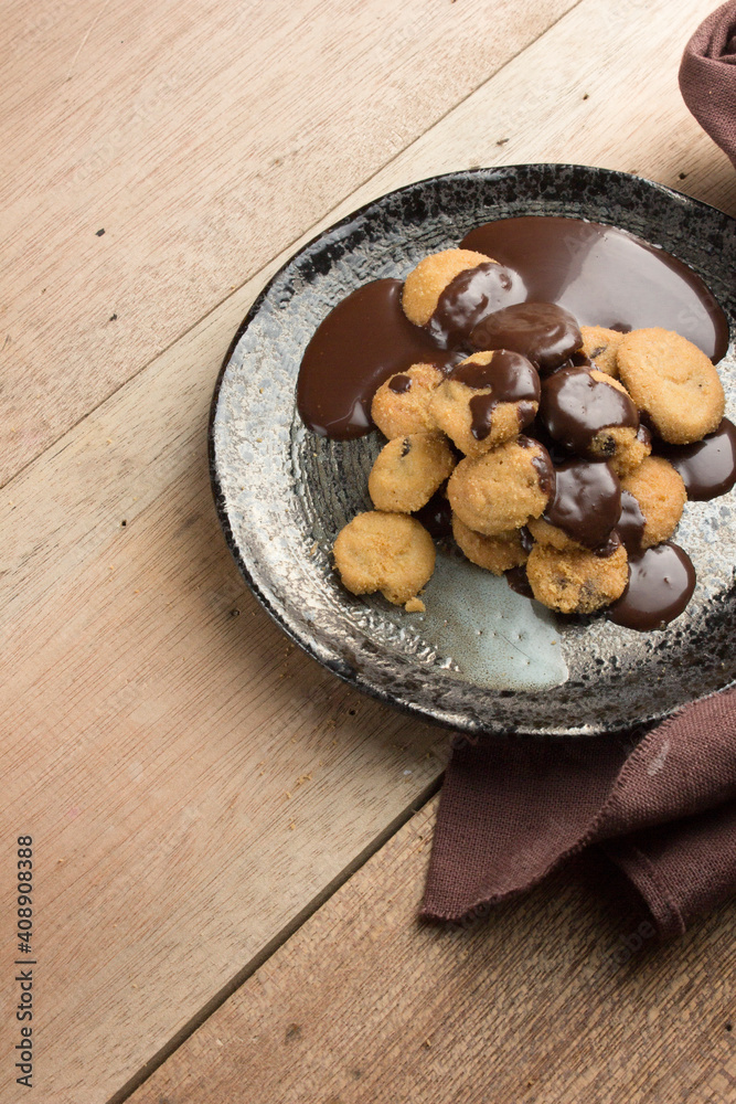 Fototapeta premium Delicious Asian small cookies with melting chocolate.
