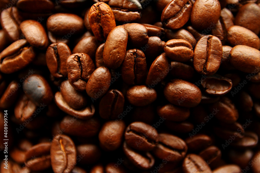 Naklejka premium Macro of roasted coffee beans